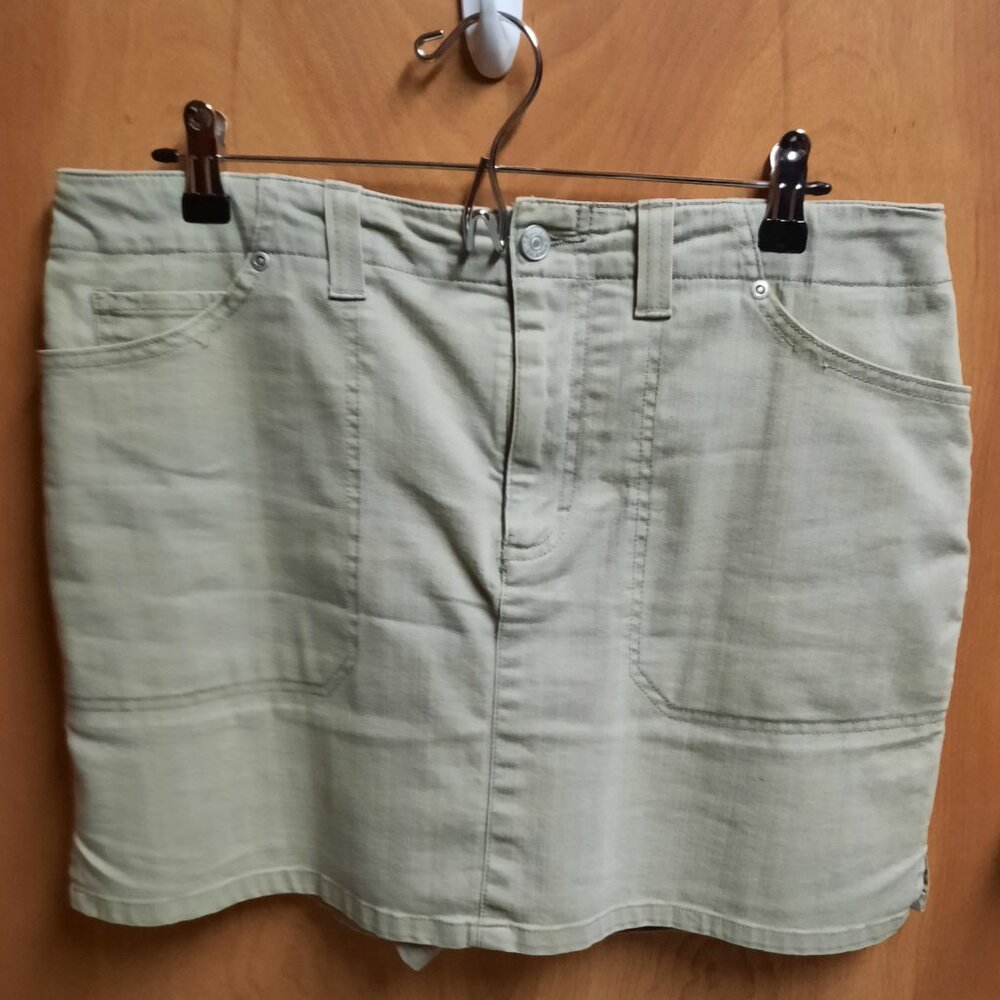 Skort, Gloria Vanderbilt Lt. Green Skort